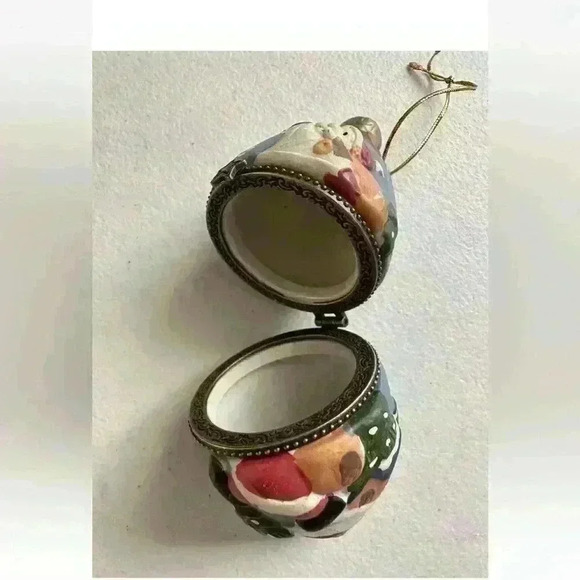 Ceramic Hinged Santa Trinket Box Christmas Ornament 4 1/2” - Picture 3 of 3